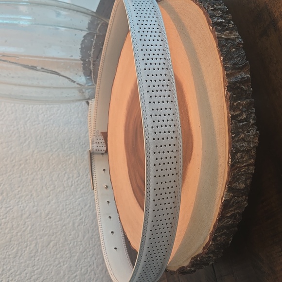 PGA TOUR Mens White Leather Silver Buckle Perforated Adjustable Golf Belt Sz 36 - Picture 5 of 10